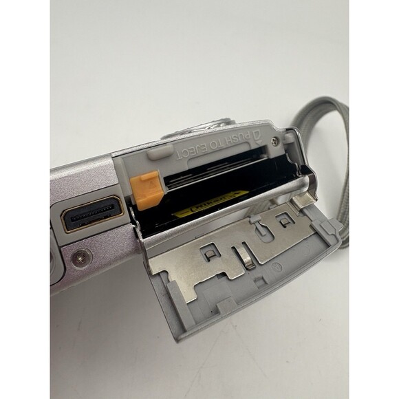 Nikon CoolPix S5 Digital Camera Silver 6MP 3x Optical Zoom FOR PARTS ONLY - Picture 10 of 10